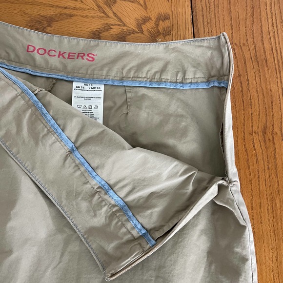 Dockers Golf Khaki Skort Women Sz 14 rarely used - Picture 7 of 8
